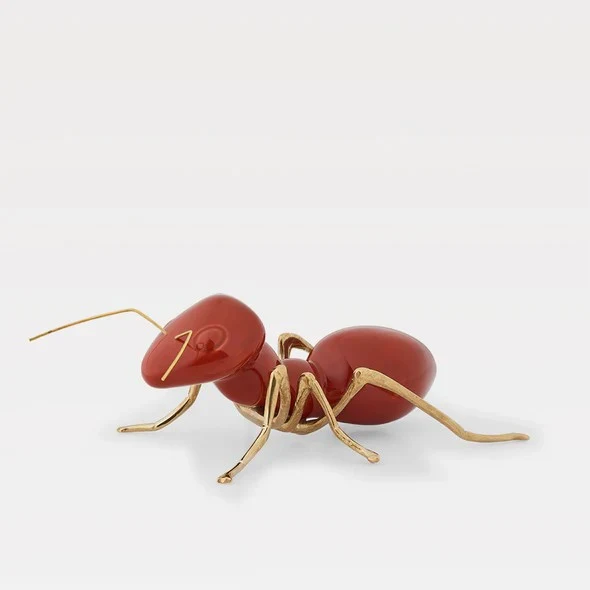 FORMIGA BORDEAUX BRILHO COM PATAS LATÃO