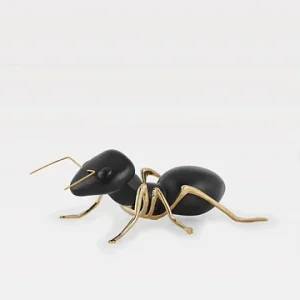 FORMIGA PRETA BRILHO COM PATAS LATÃO