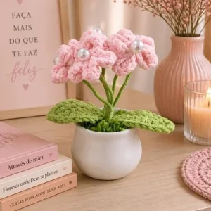 Flor decorativa em crochê com vaso plástico 10cm – Sortida